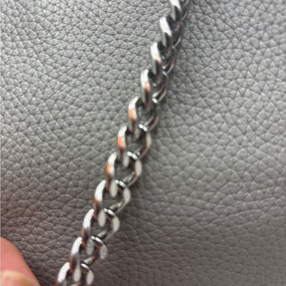 Michael Kors Jet Set Medium Pebbled Leather Chain Shoulder Bag. - Picture 10 of 11